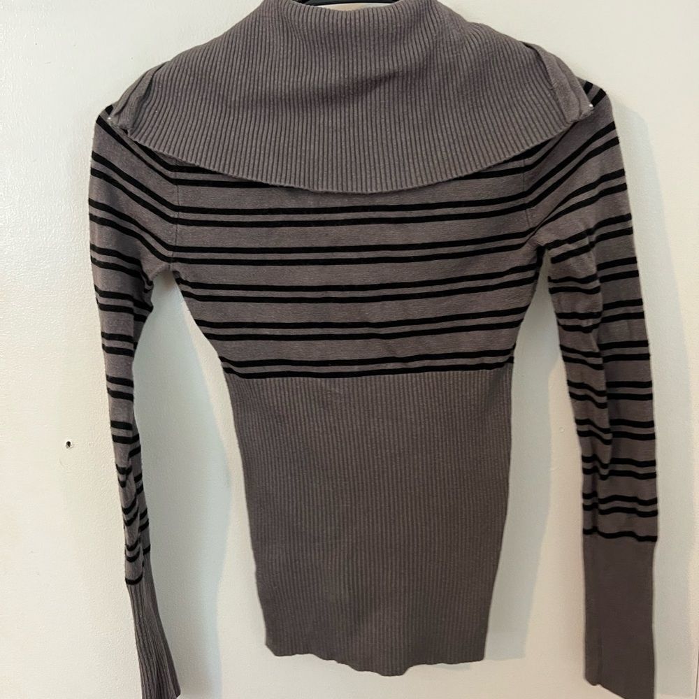 GUESS Zip Up Sweater - Picture 5 of 6